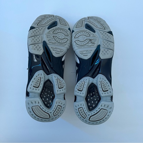 mizuno volleyball shoes - Picture 4 of 6